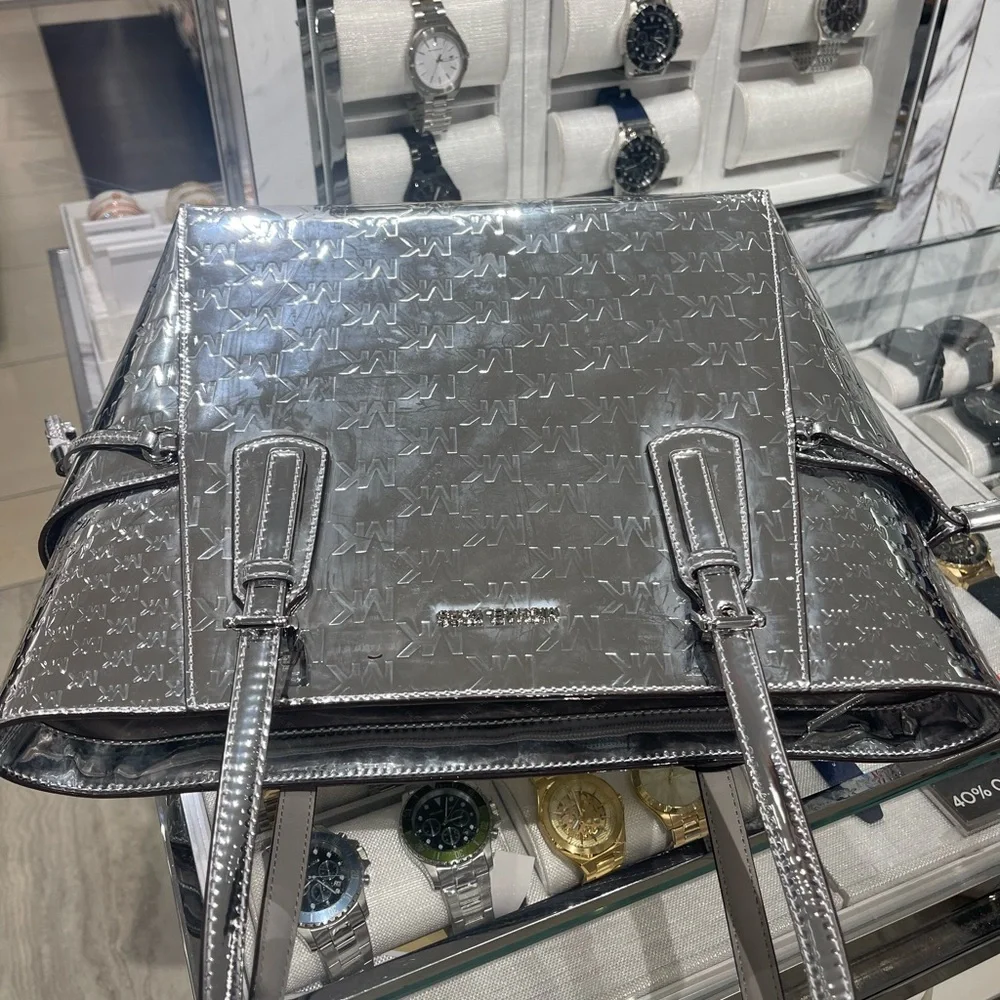 MICHAEL KORS Voyager Large Patent Logo Debossed EW Shoulder Tote Bag Silver NWT